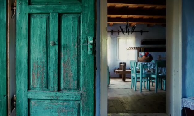 „Portret gastronomic local” ajunge în Țara Zarandului. Povestea PGL-ului „La Părău” din Hărțăgani, unde oamenii vor să păstreze rețetele de vărzar pe vecie, și o rețetă tradițională delicioasă de pui