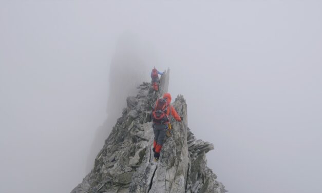 După filme despre natură și biodiversitate, Cosmin Dumitrache explorează latura umană în cel mai recent documentar al său, „Hoinari prin Munți”. Iată trailerul