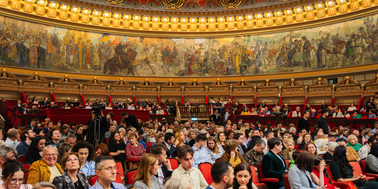 Labirinturi în noapte – o călătorie între lumi pe scena Ateneului Român, în cadrul Hoinar.Unbroken