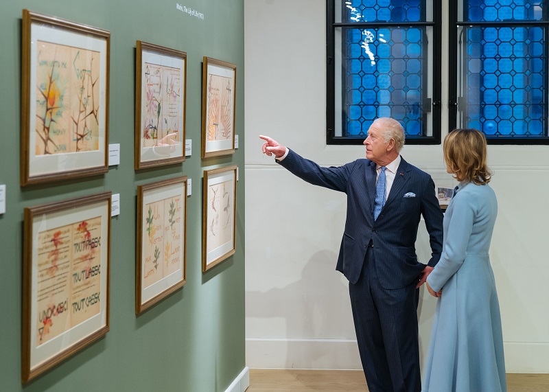 Casa Regelui Charles al III-lea din Viscri aduce în România expoziția „Maria: Regina artistă. Un dialog pe teme florale”