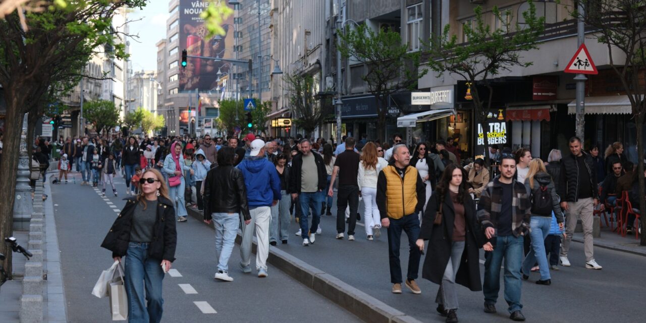 Piața Revoluției devine spațiu al dialogului și comunității în al patrulea weekend „Străzi deschise – București”