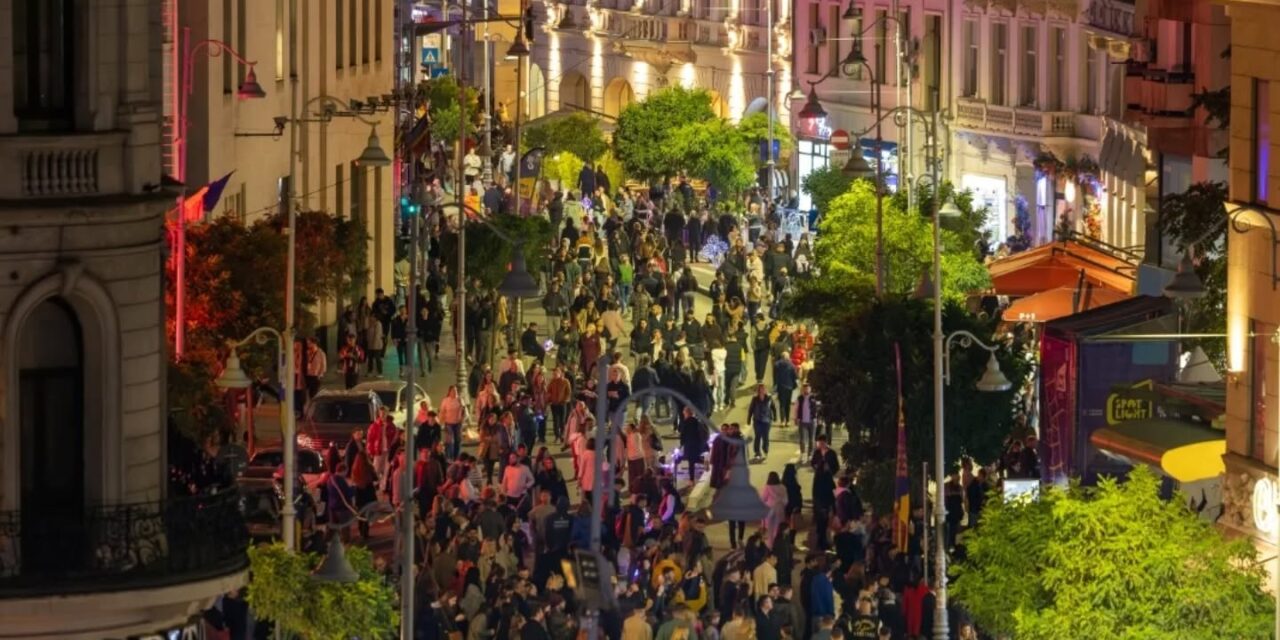 Tur ghidat, dezbatere despre reducerea riscului seismic și activități pentru public, duminică, la „Străzi Deschise – București, Promenadă urbană”