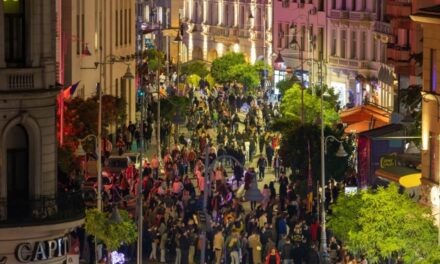 Tur ghidat, dezbatere despre reducerea riscului seismic și activități pentru public, duminică, la „Străzi Deschise – București, Promenadă urbană”