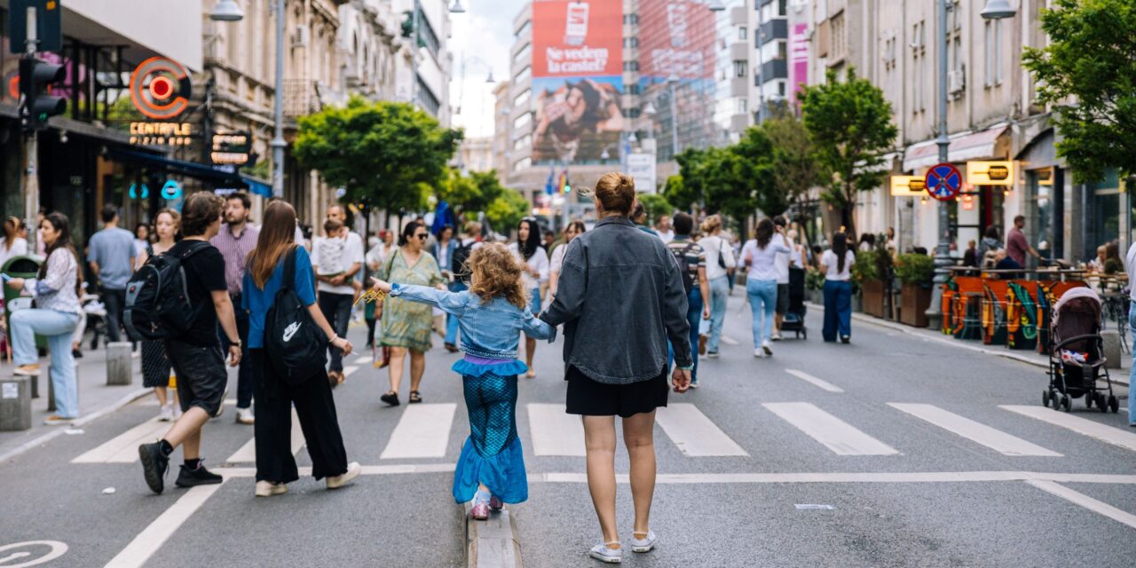 Tururi ghidate, expoziție Oltcit și dezbatere despre transformările Bucureștiului,  în weekend, la „Străzi deschise”