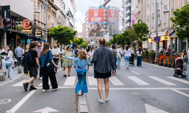 Tururi ghidate, expoziție Oltcit și dezbatere despre transformările Bucureștiului,  în weekend, la „Străzi deschise”