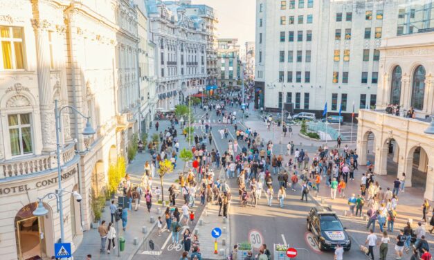 „Străzi Deschise – București, Promenadă urbană”: expoziție auto BMW Classic, plimbări estivale și un weekend fără trafic pe Calea Victoriei