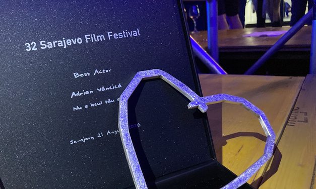 Adrian Văncică a câștigat premiul pentru cel mai bun actor pentru rolul principal din  „Nu e locul tău aici”, la Festivalul Internațional de Film de la Sarajevo