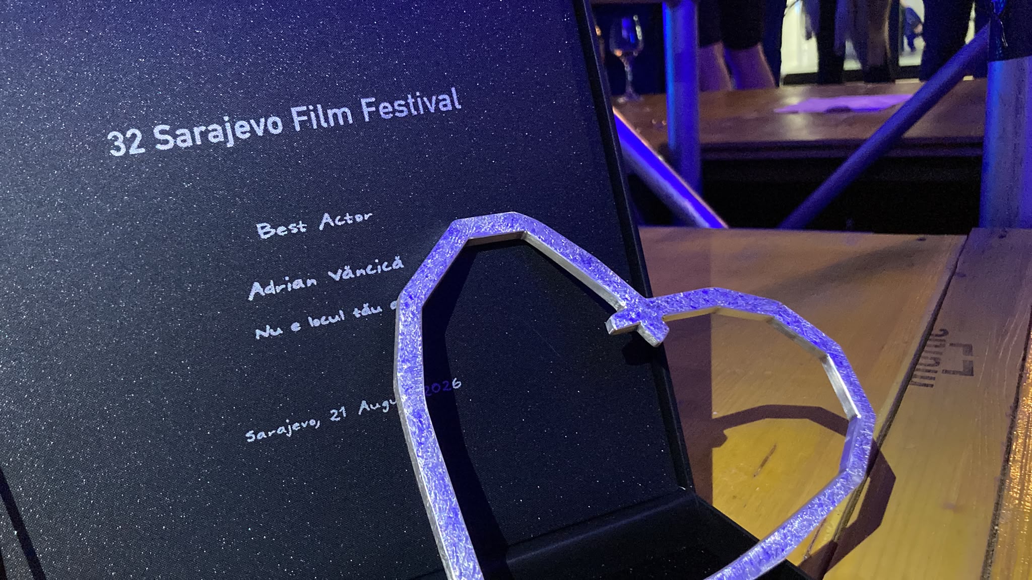 Adrian Văncică a câștigat premiul pentru cel mai bun actor pentru rolul principal din  „Nu e locul tău aici”, la Festivalul Internațional de Film de la Sarajevo