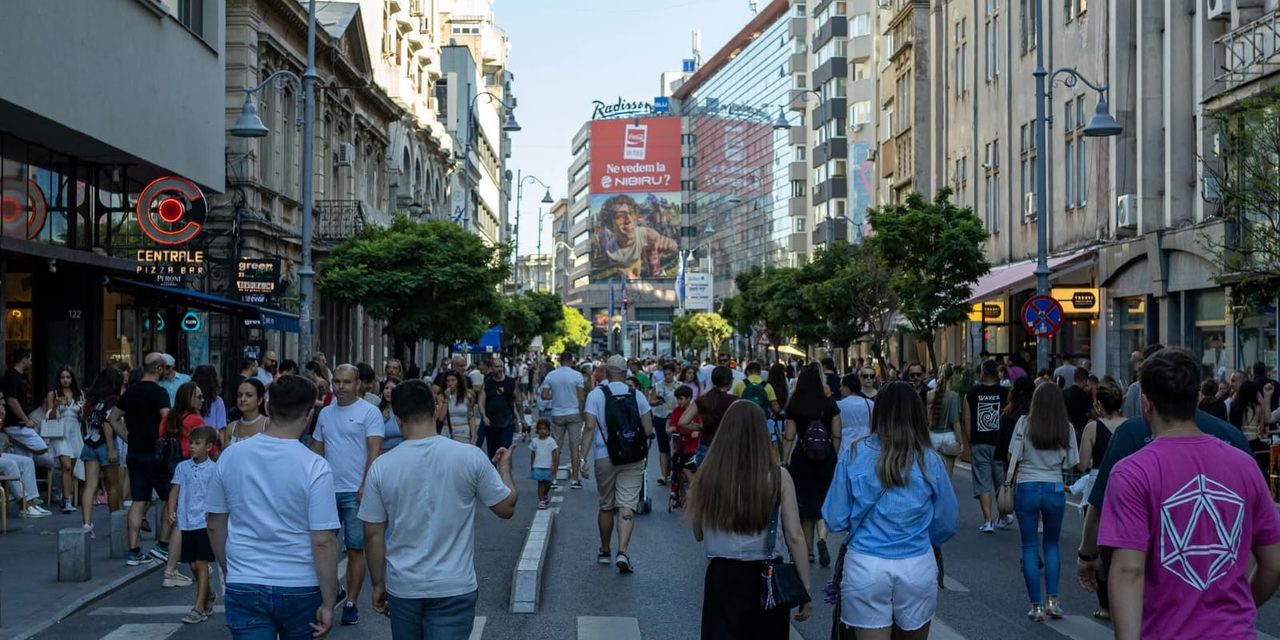 Calea Victoriei, loc de întâlnire și experiențe urbane, la „Străzi Deschise – București, Promenadă urbană”
