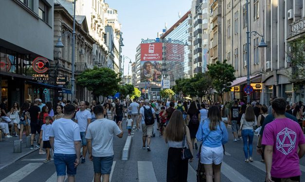Calea Victoriei, loc de întâlnire și experiențe urbane, la „Străzi Deschise – București, Promenadă urbană”