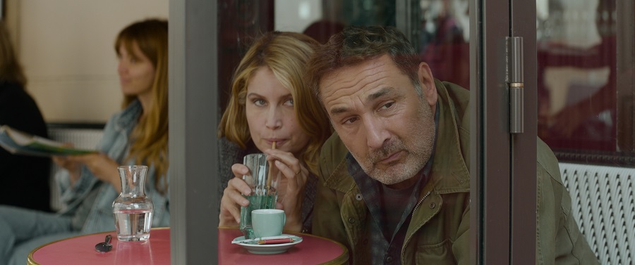 Laetitia Casta și Gilles Lellouche, detectivi fără voie în comedia „Crima de la etajul 3”