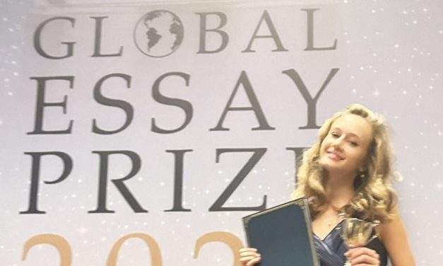 O adolescentă italo-română de 15 ani din România, pe podiumul unei competiții internaționale de eseuri: premiul al III-lea la John Locke Global Essay Prize 2026