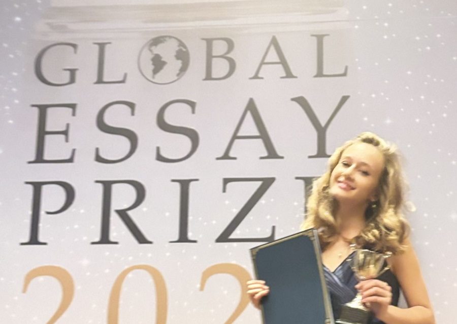 O adolescentă italo-română de 15 ani din România, pe podiumul unei competiții internaționale de eseuri: premiul al III-lea la John Locke Global Essay Prize 2026