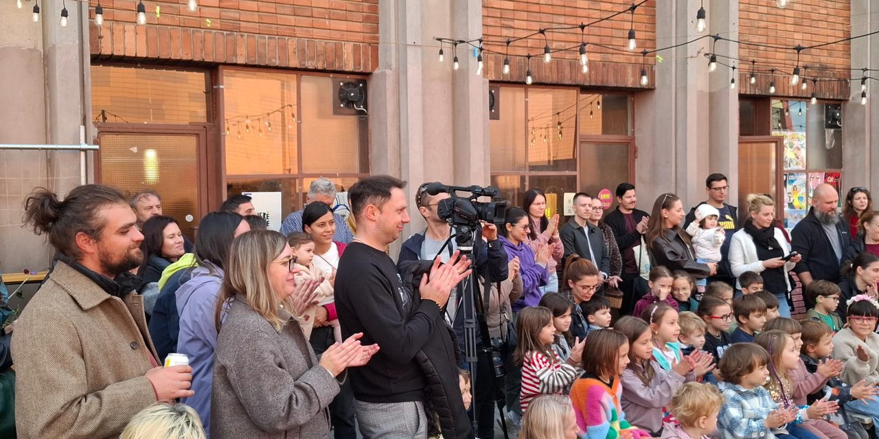 „Târgoveții de povești” ajunge la ultima întâlnire în Piața Obor: „Un mic și o mare încurcătură”, o comedie cu gust, haz și mult sos!